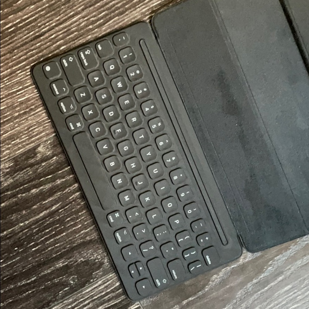 Smart Keyboard for iPad - Picture 3 of 5